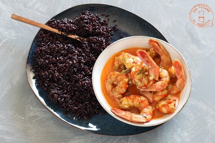 Camarões ao curry em vasocottura