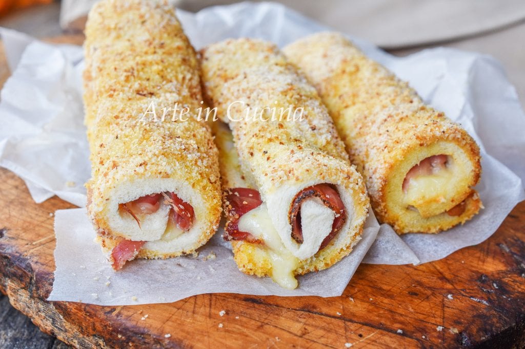 Cannoli de pão com speck ao forno