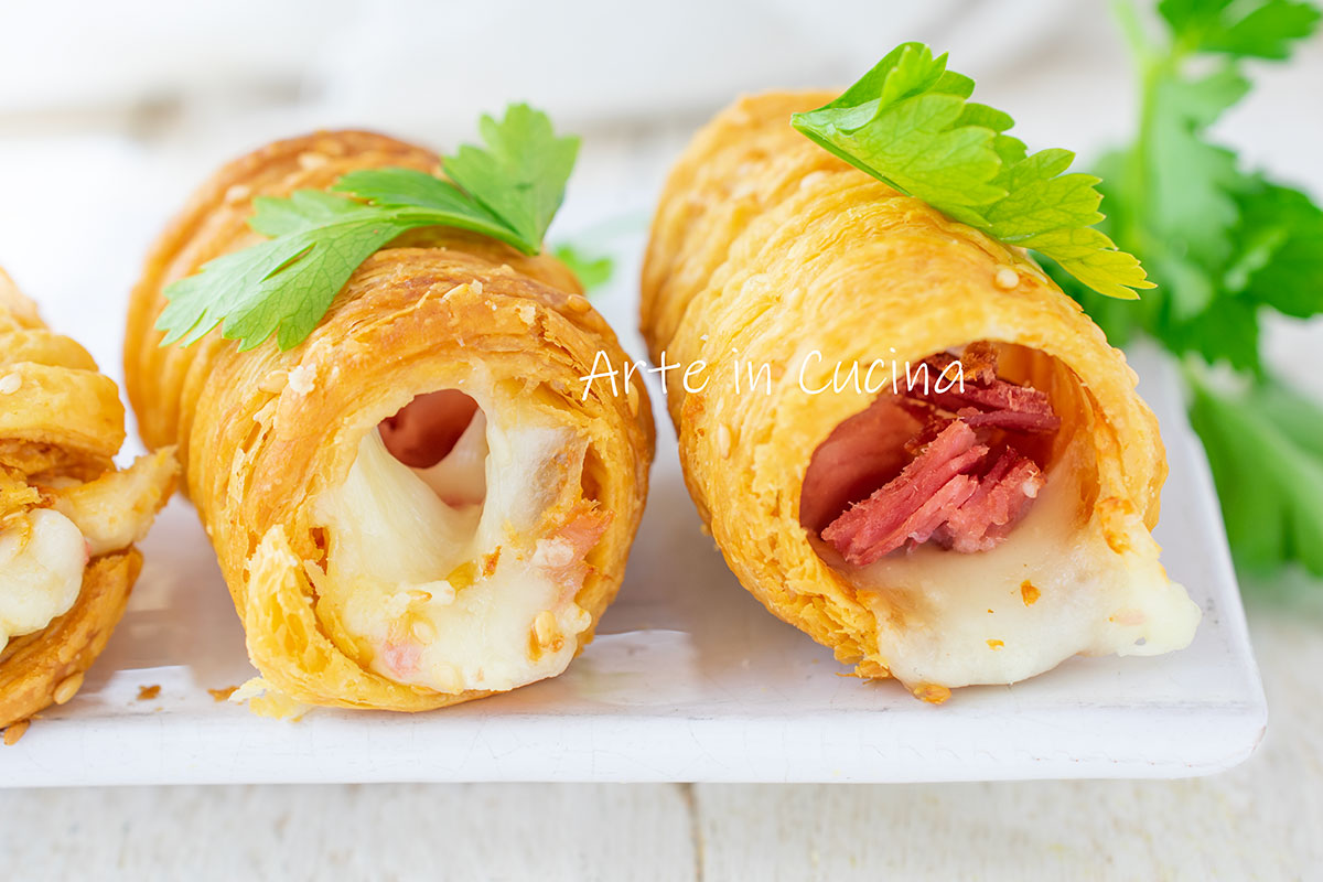 Caneloni de massa folhada com presunto e provolone entrada
