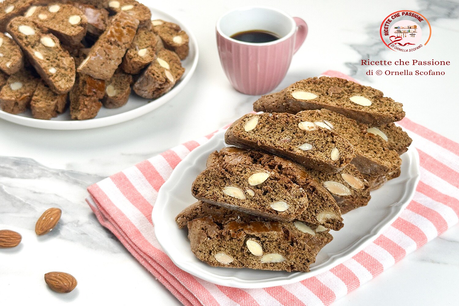 Cantucci de café rápidos e deliciosos com muitas amêndoas