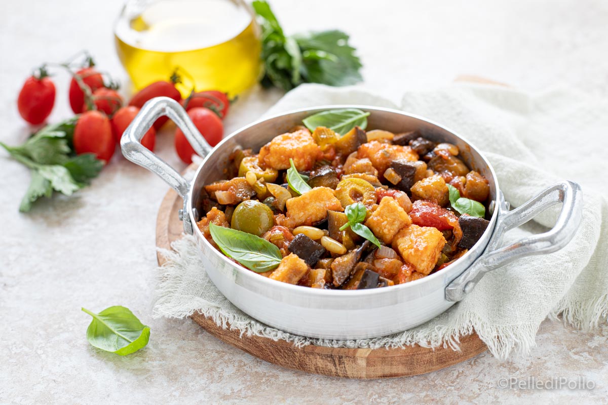 Caponata de peixe-espada e berinjela
