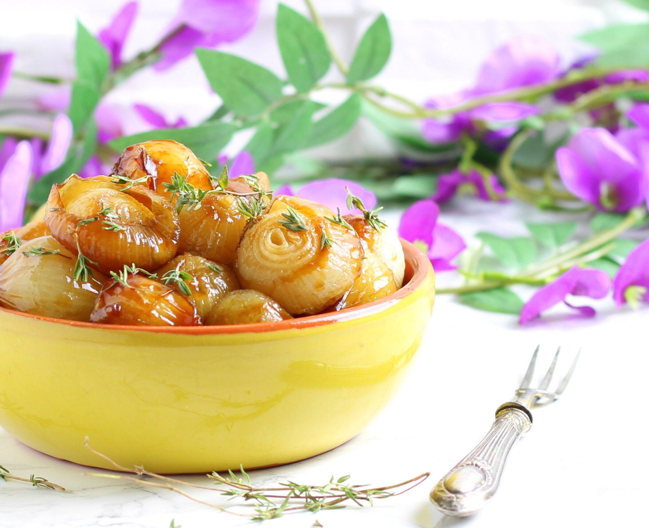 Cebolinhas em agridoce aromatizadas com tomilho