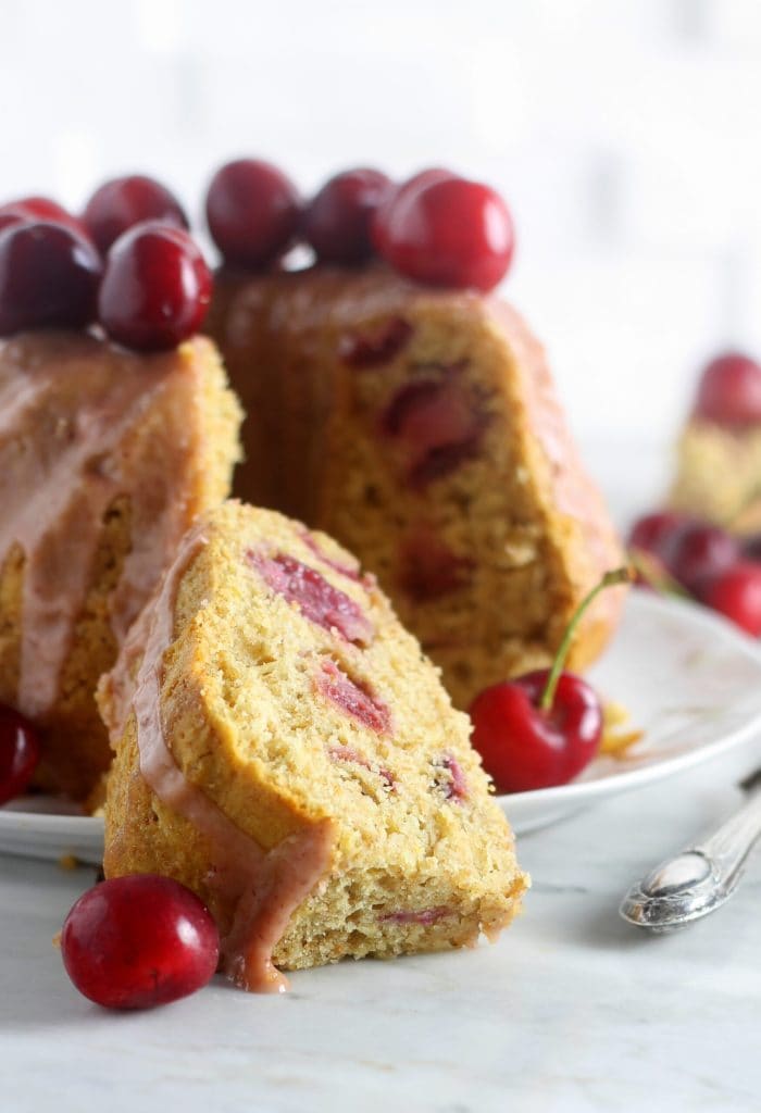 Bolo de cereja com cobertura