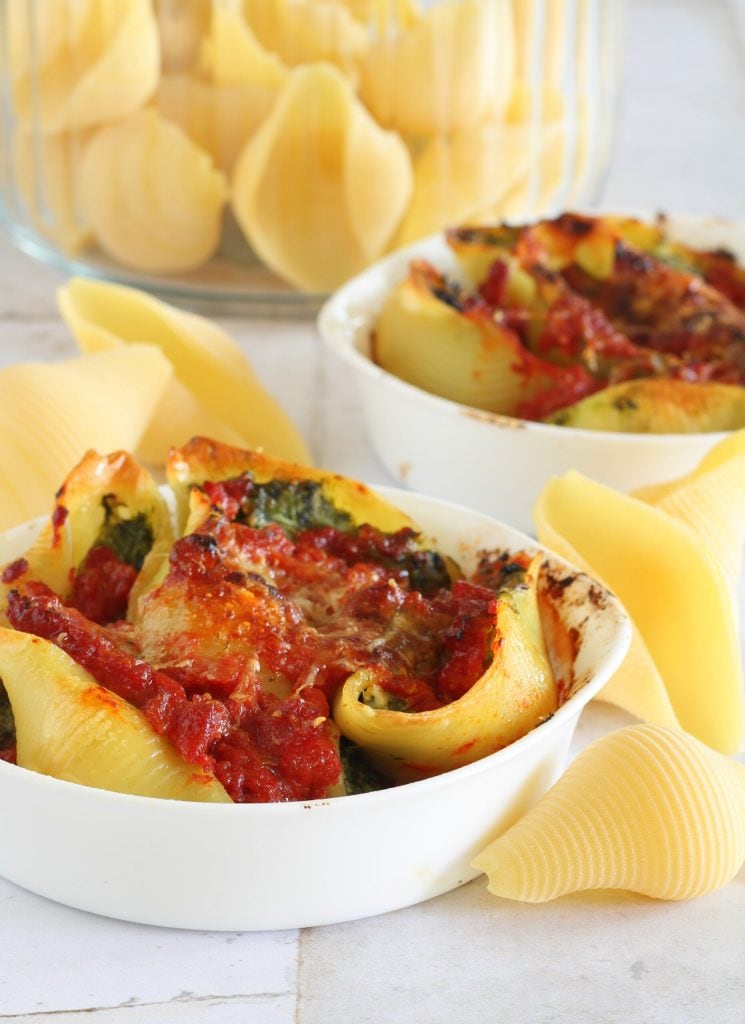 Conchas de massa com ricotta e espinafre