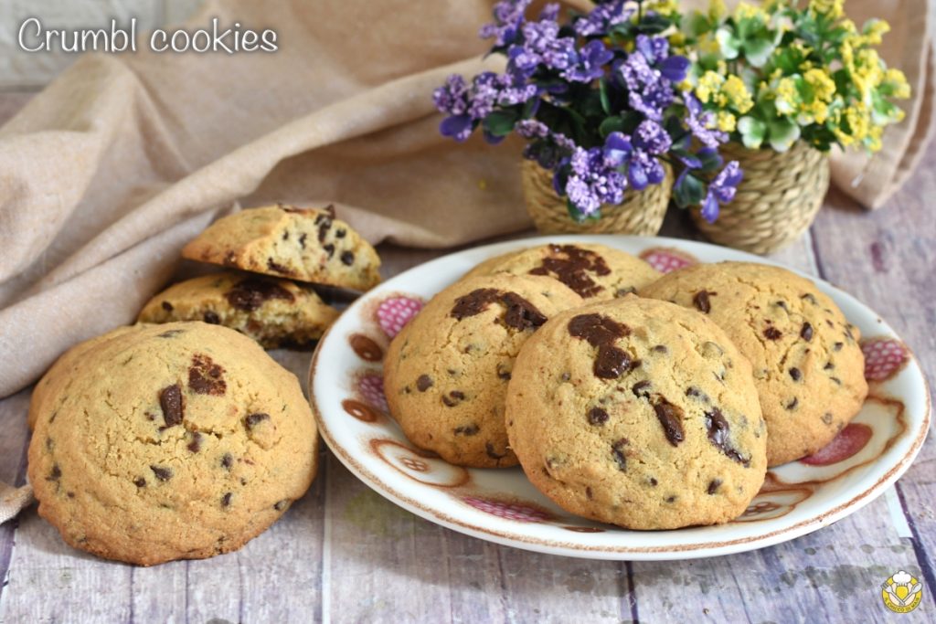 crumbl cookies croccanti fuori morbidi dentro con gocce di cioccolato ricetta anche senza glutine il chicco di mais
