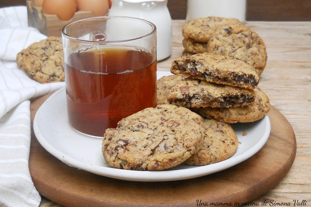 cookies com chocolate e avelãs