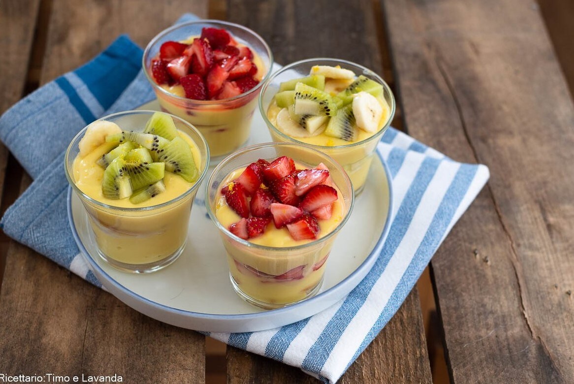 Copinhos com creme e frutas – receita leve