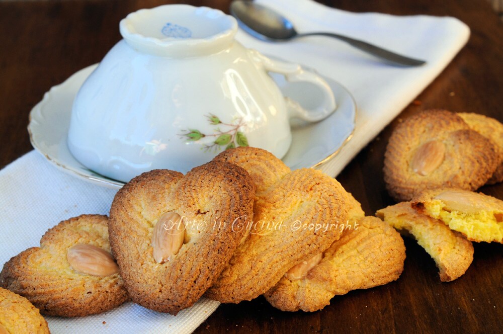 Corações de amêndoas biscoitos sem manteiga e farinha