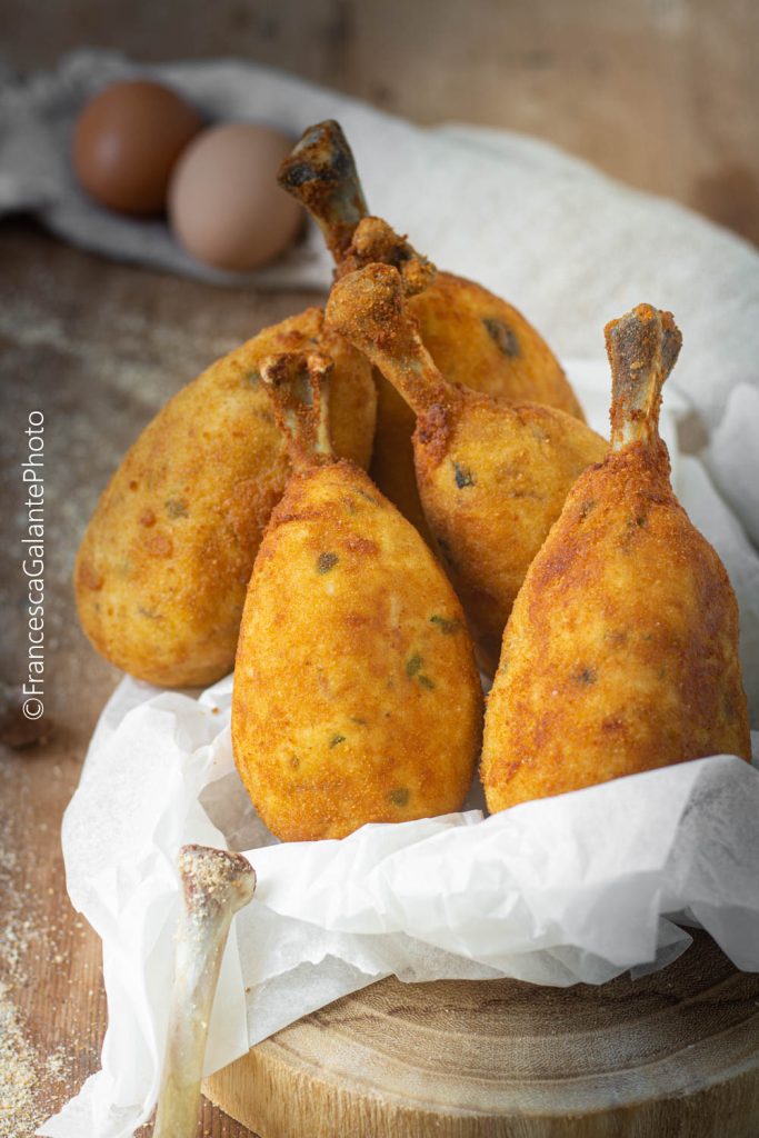 Coxas de frango recheadas e fritas