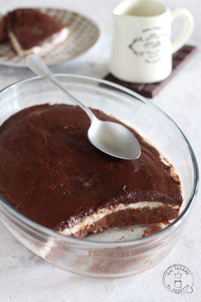 sobremesa com creme de leite e chocolate sem açúcar e sem ovos