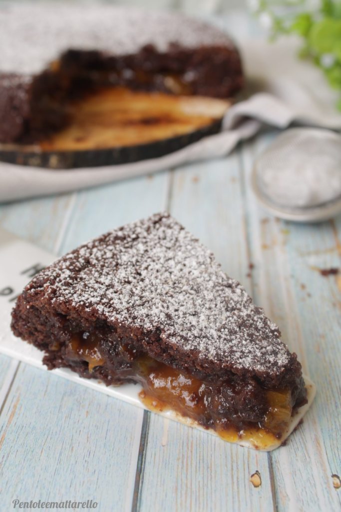 Torta de massa quebrada com geleia de damasco