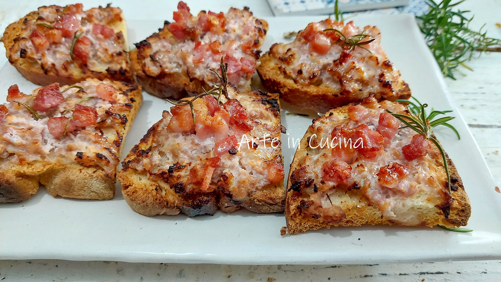 CROSTINI LINGUIÇA e BACON