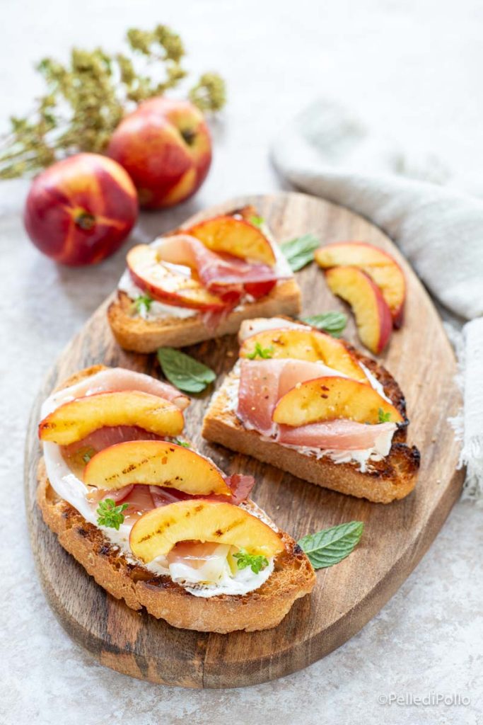bruschettas com pêssegos