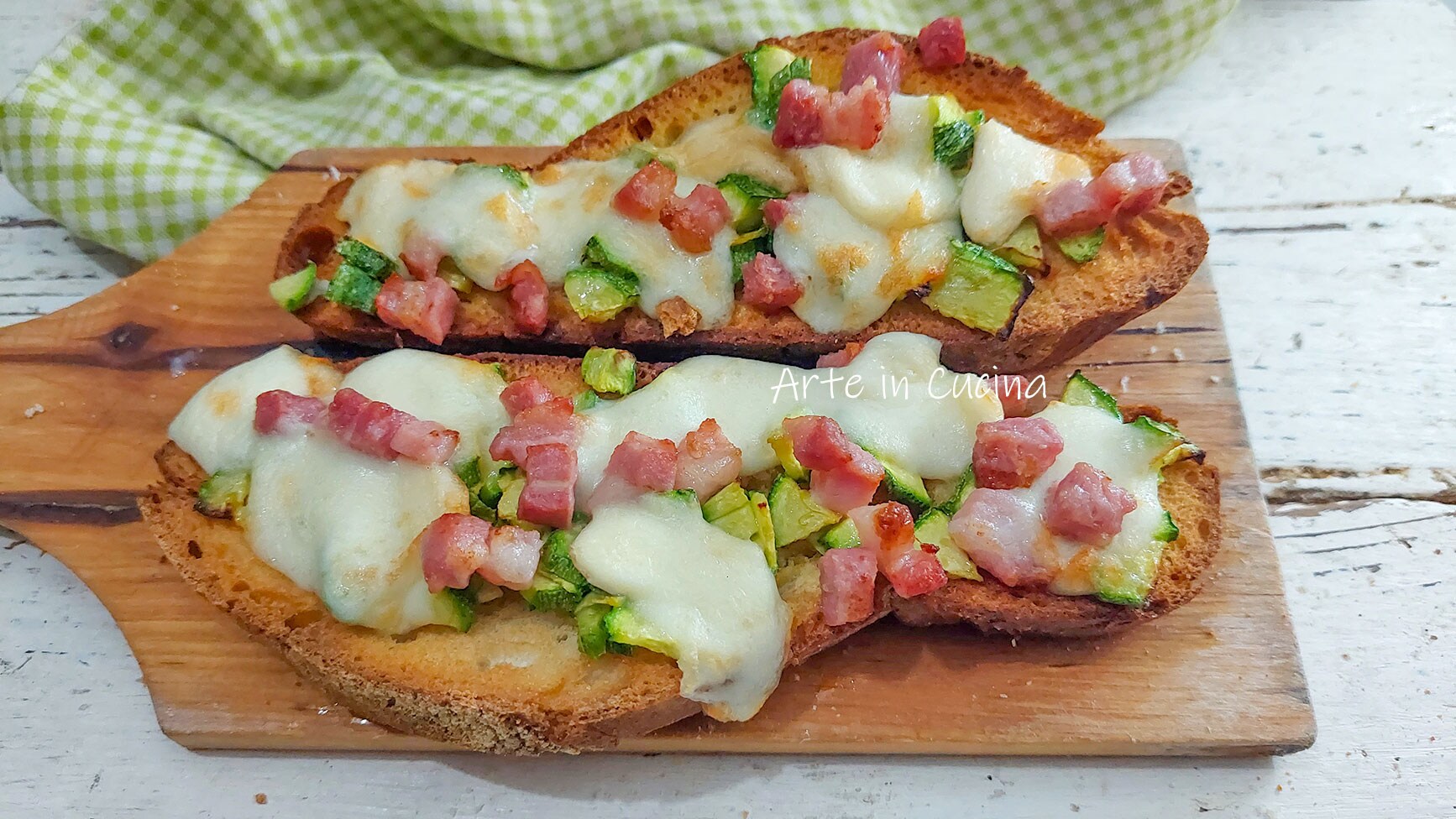 TORRADAS de PÃO com BACON e ABOBRINHAS