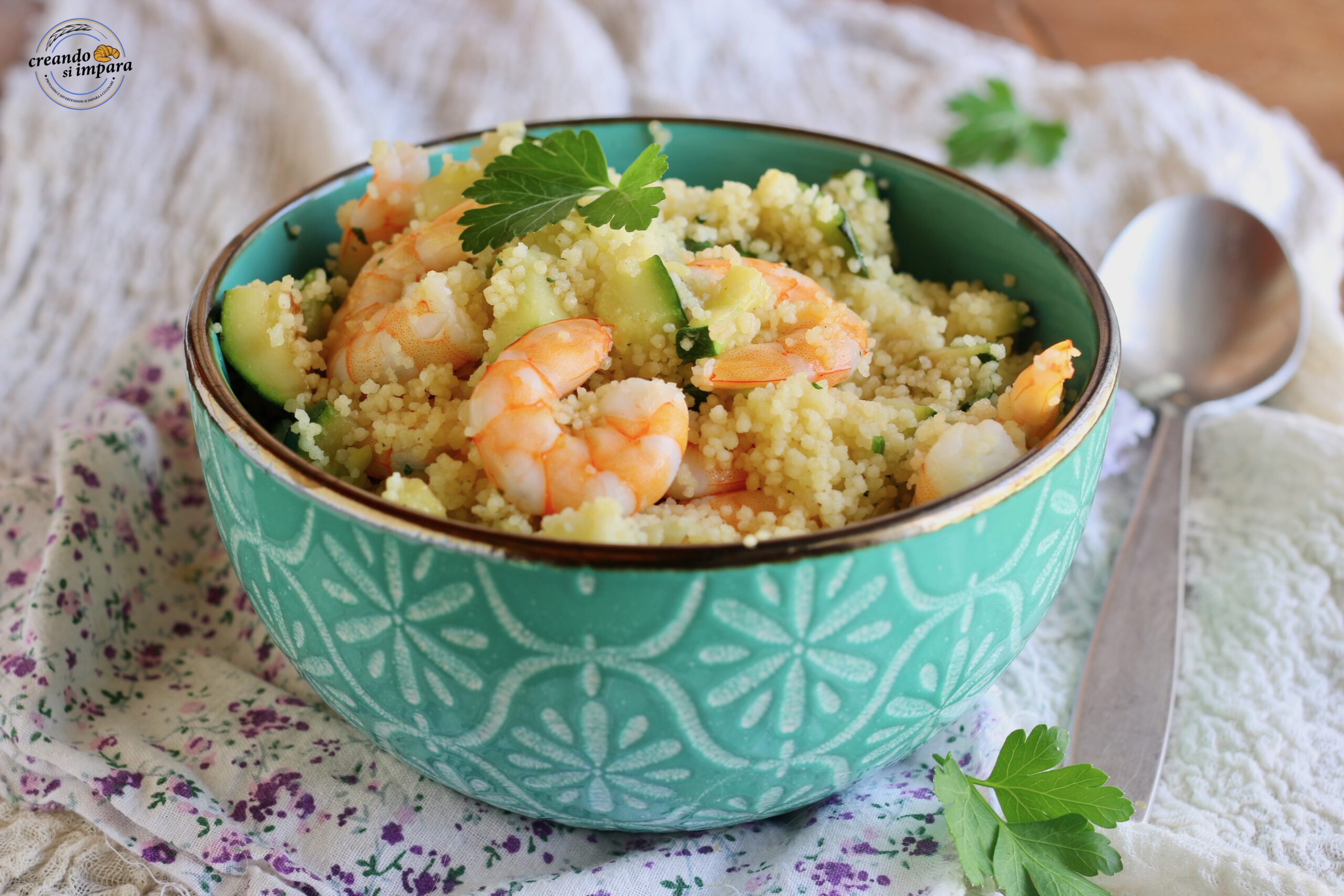 salada de cuscuz com abobrinha e camarões