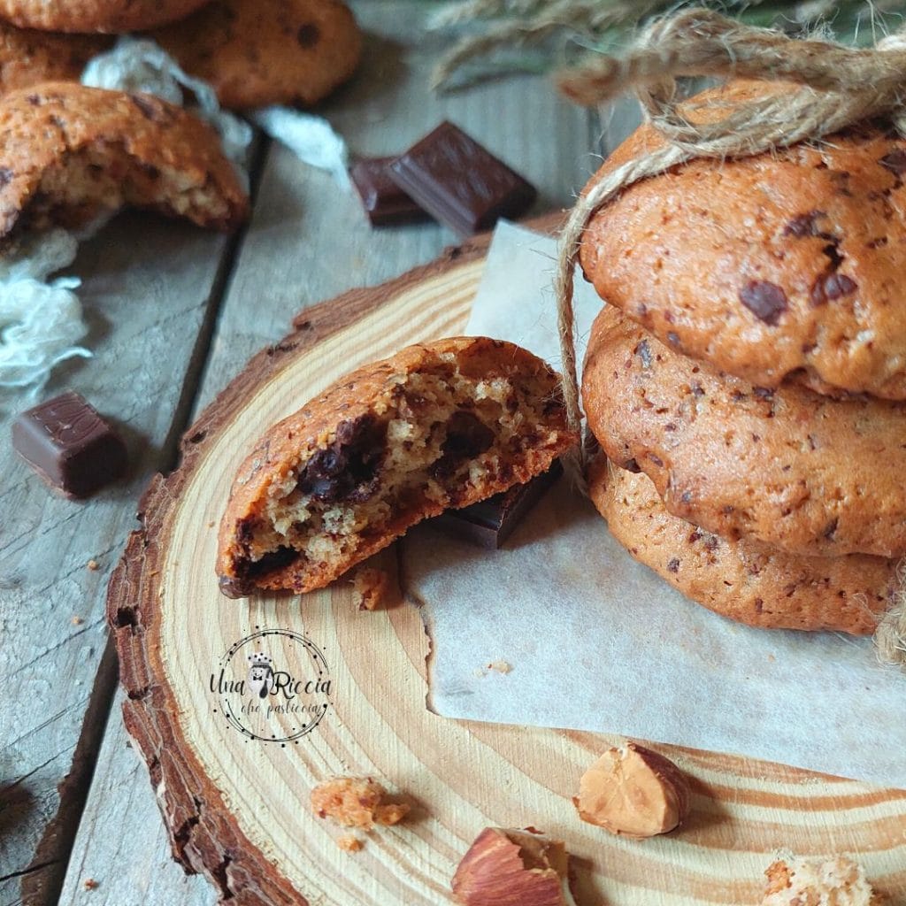 detalhe biscoitos de amêndoas e chocolate
