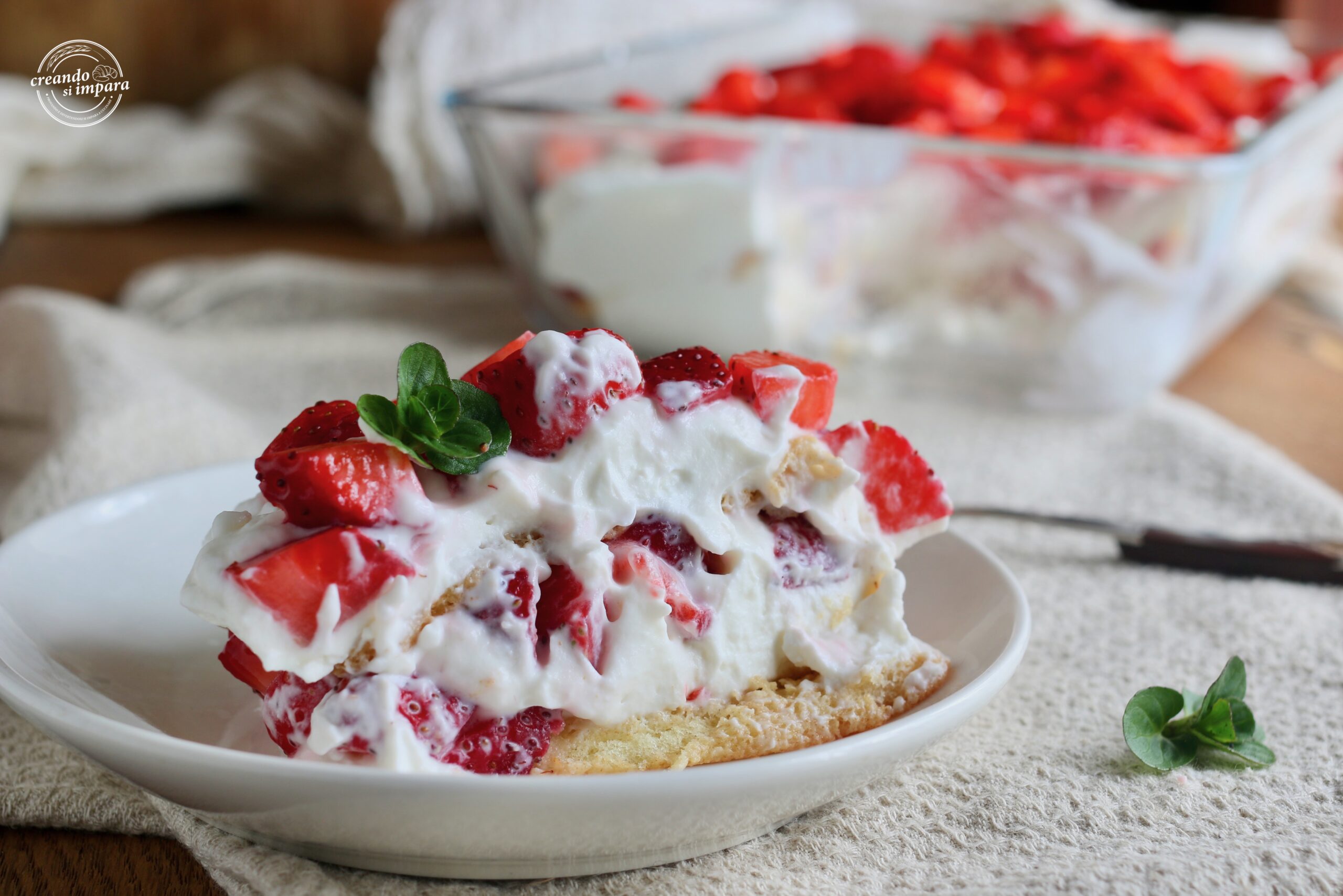 Doce cremoso com ricota e morangos