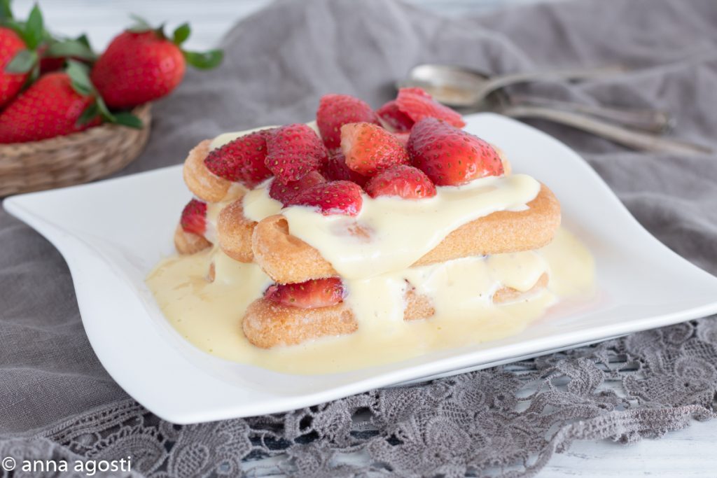 Doce de creme com morangos