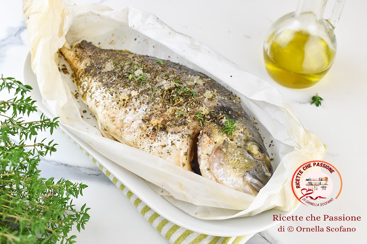 Dourada no papelote assada no forno simples e deliciosa