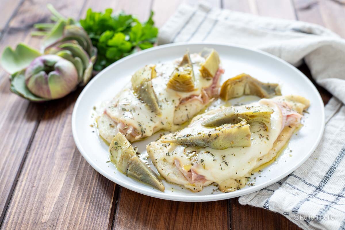 Escalopes de frango com alcachofras, presunto e queijo