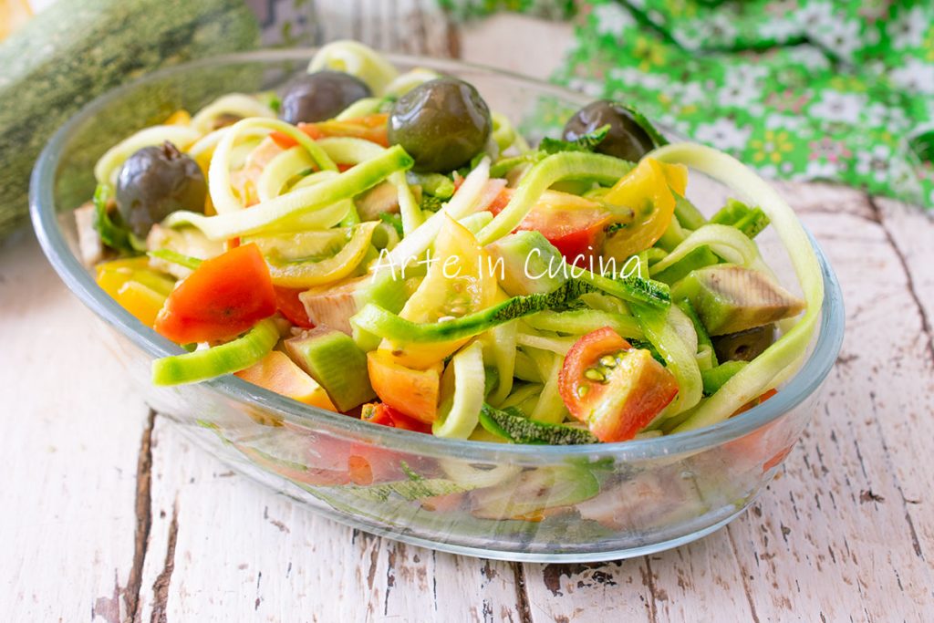 ESPAGUETE de ABOBRINHAS cru ao limão em salada