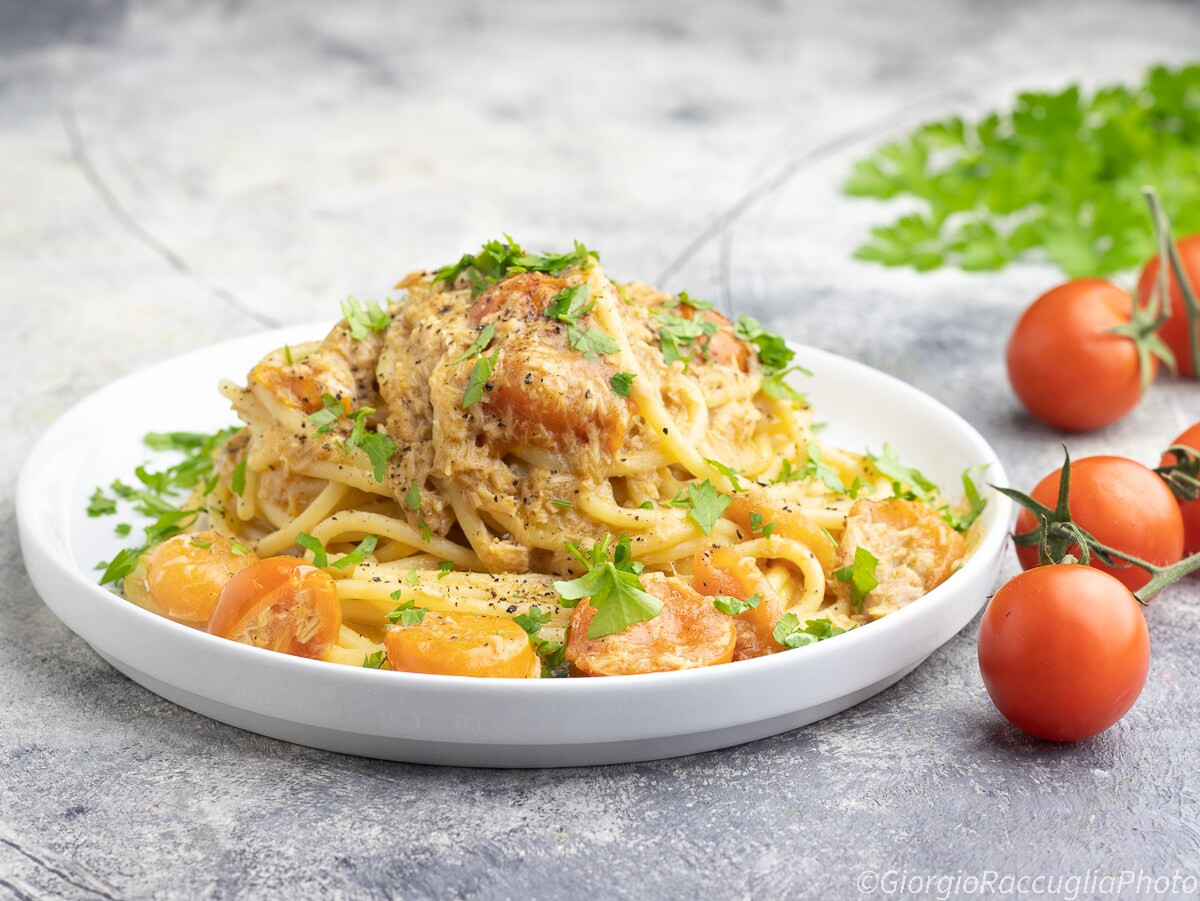 Receita de espaguete com atum e tomates cereja pronto em 10 minutos