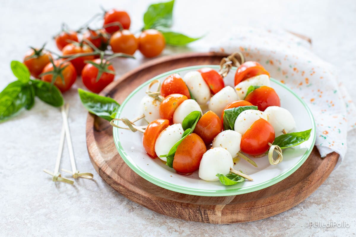 Espetinhos de caprese