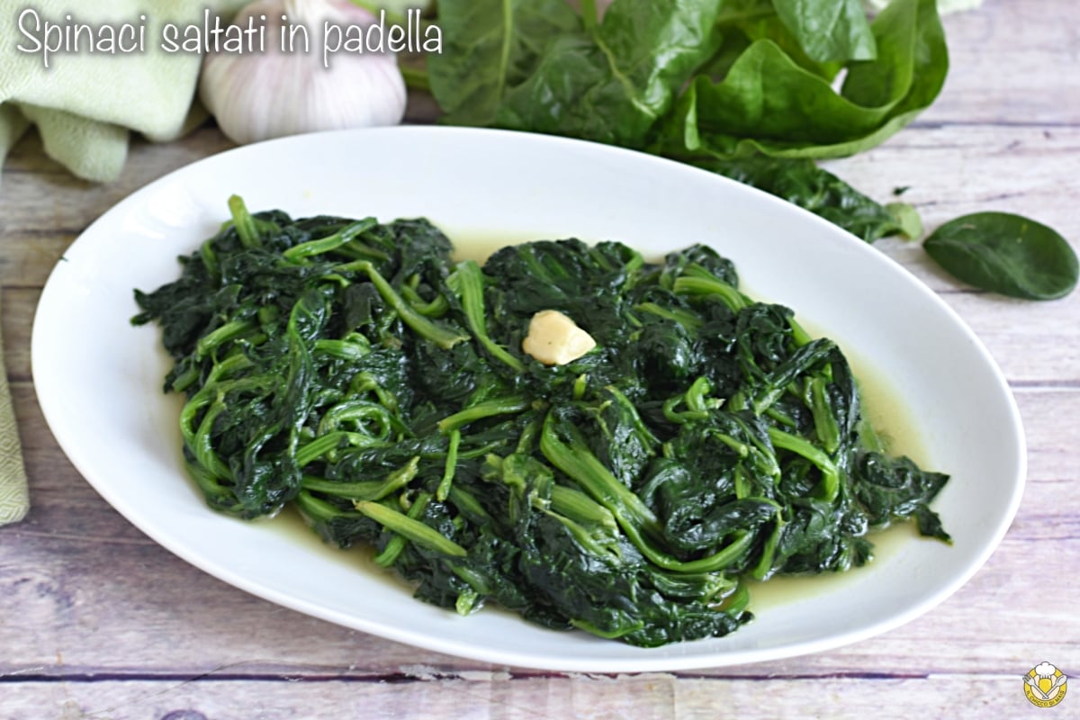 Espinafres refogados na frigideira