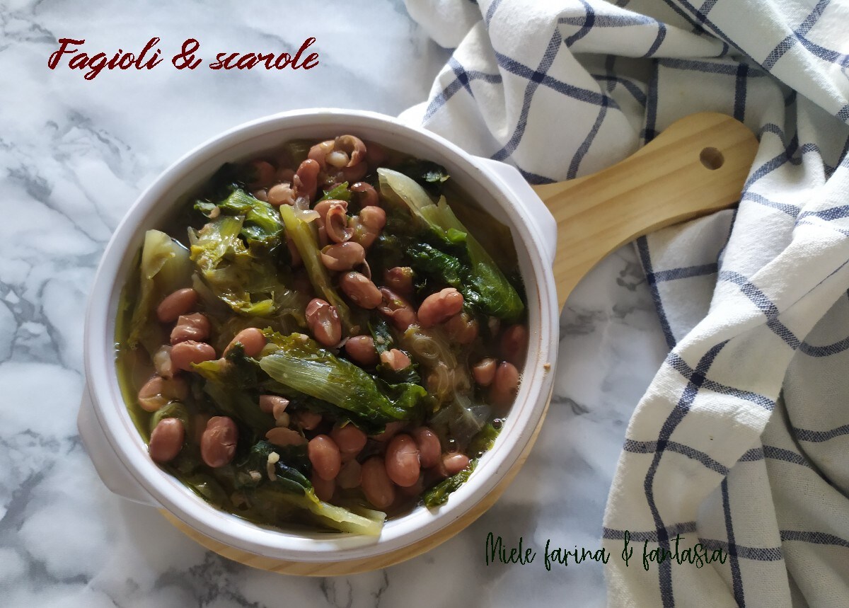 Sopa de feijão e escarola