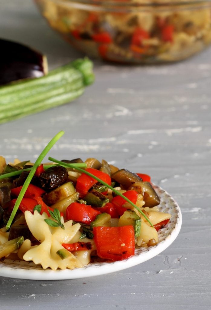 Massa fria com legumes na frigideira