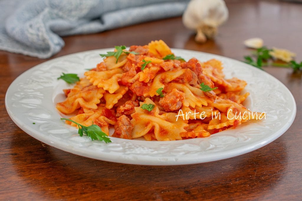 Farfalle ao ragù de atum