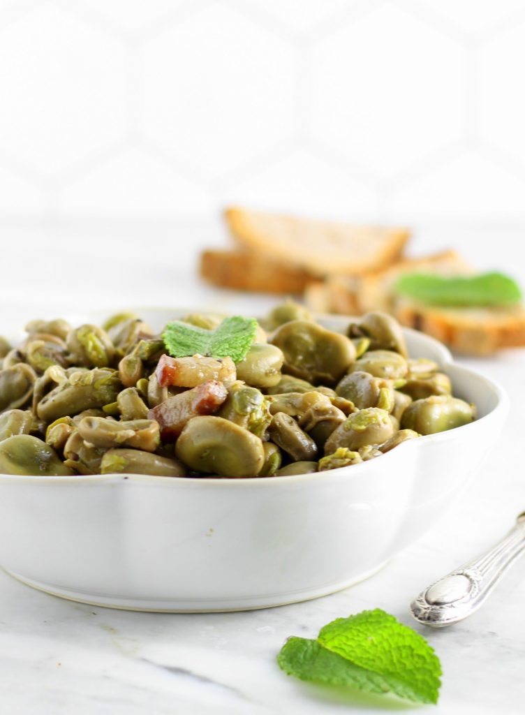 Favas salteadas na frigideira com cebola e guanciale