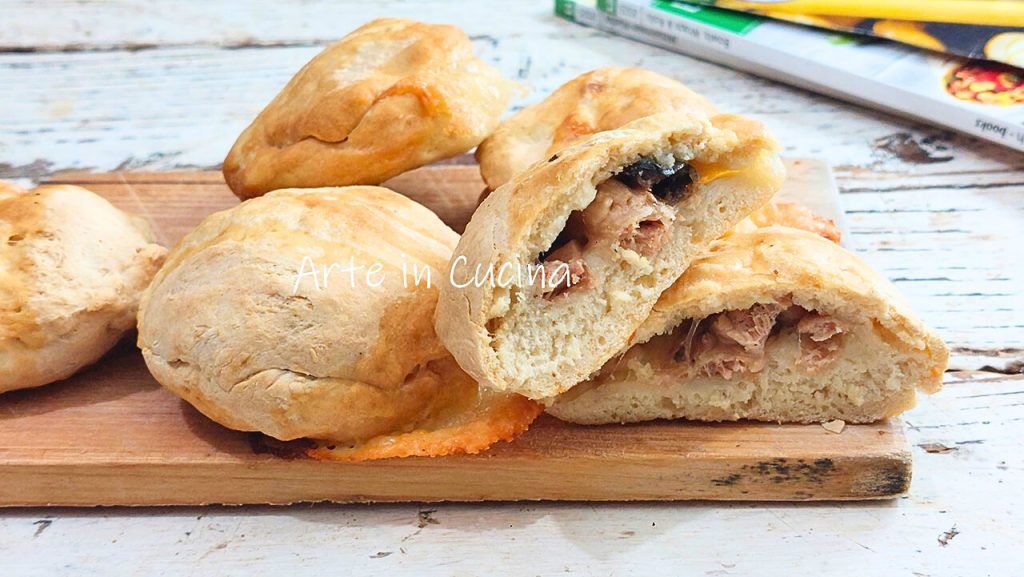 FOCACCINHAS com ATUM e AZEITONAS rápidas