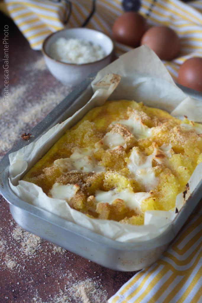 Fritada assada com farofa de batatas
