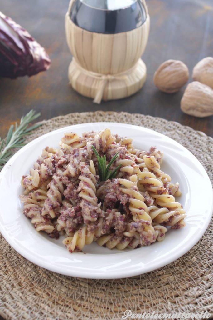 Fusilli com pesto de radicchio