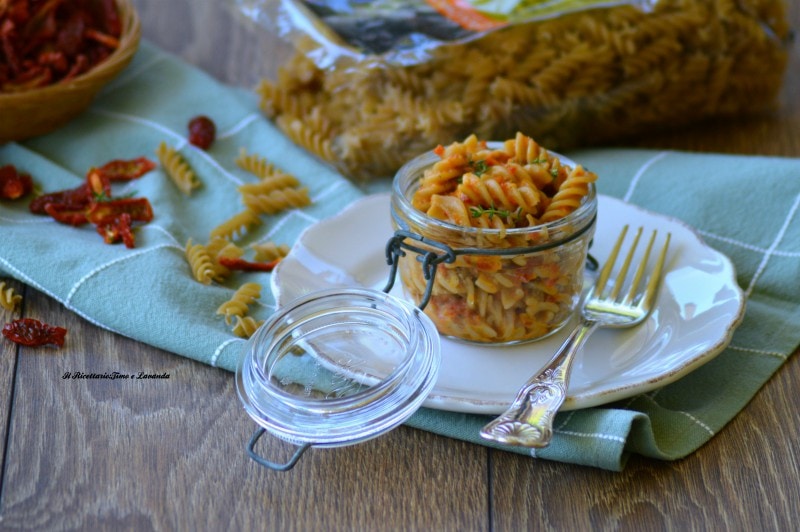 Fusilli com pesto de tomates secos