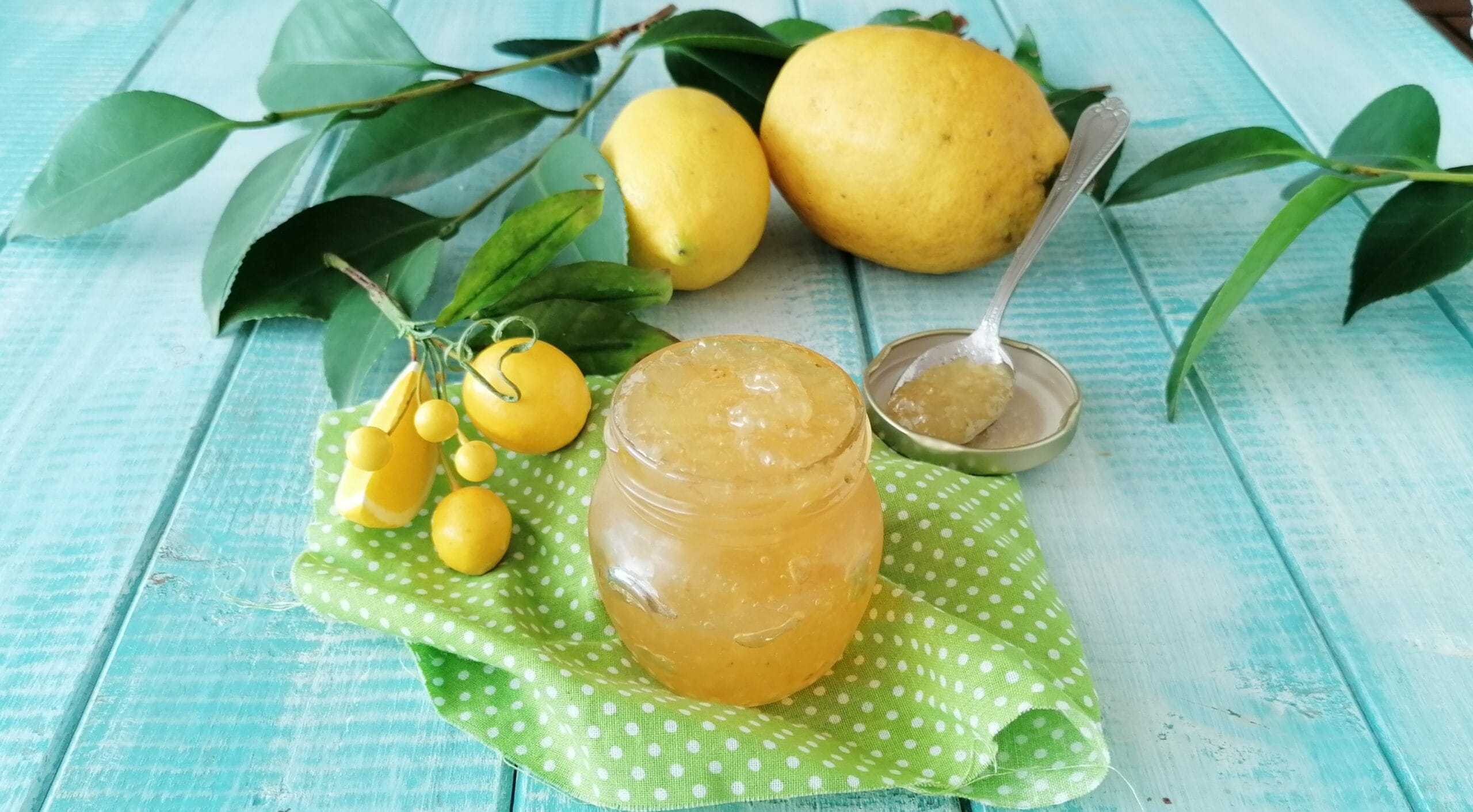 GELÉIA DE LIMÃO COM UM PEQUENO SEGREDO