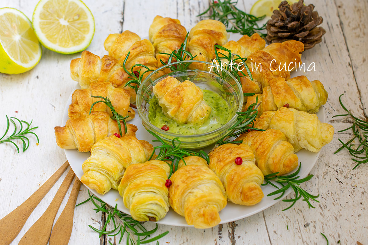 Guirlanda de Natal de croissants com massa folhada