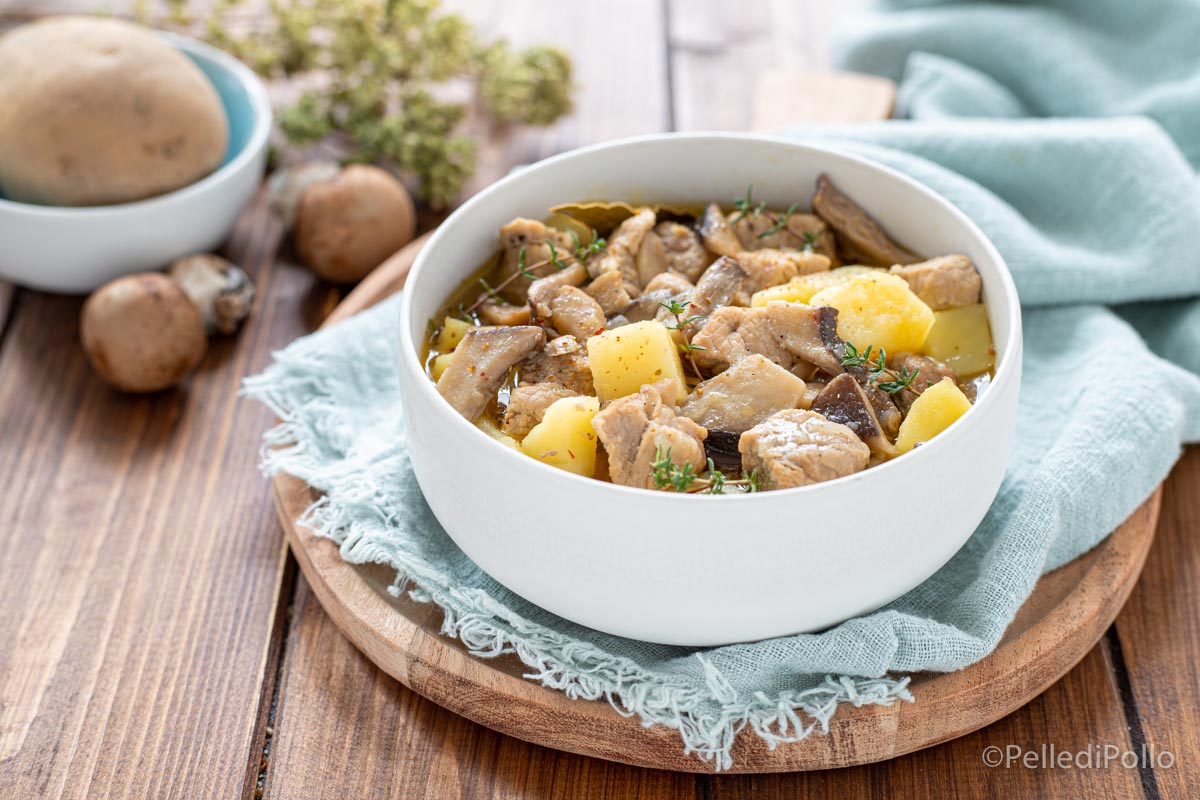 Guisado de porco com batatas e cogumelos