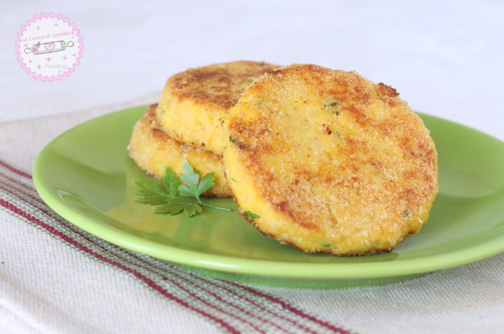 hambúrguer de frango e batatas