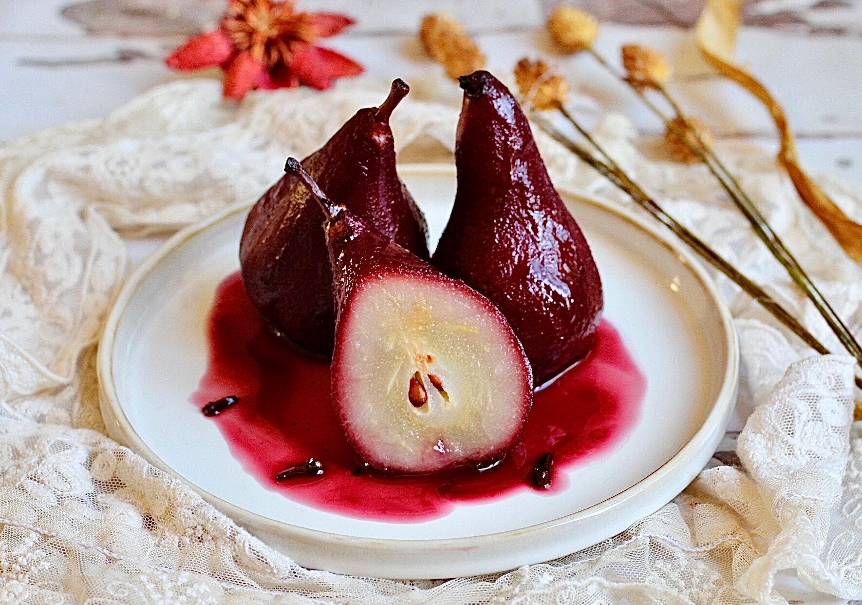 Peras ao vinho tinto, como terminar a refeição com leveza