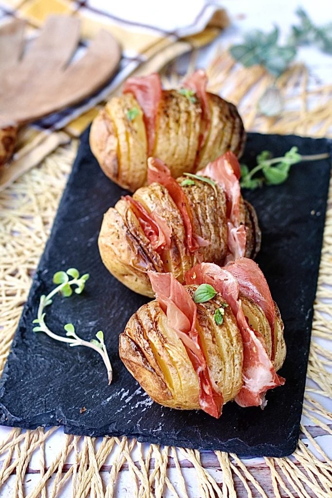 Batatas Hasselback a magia da crocância em cada fatia