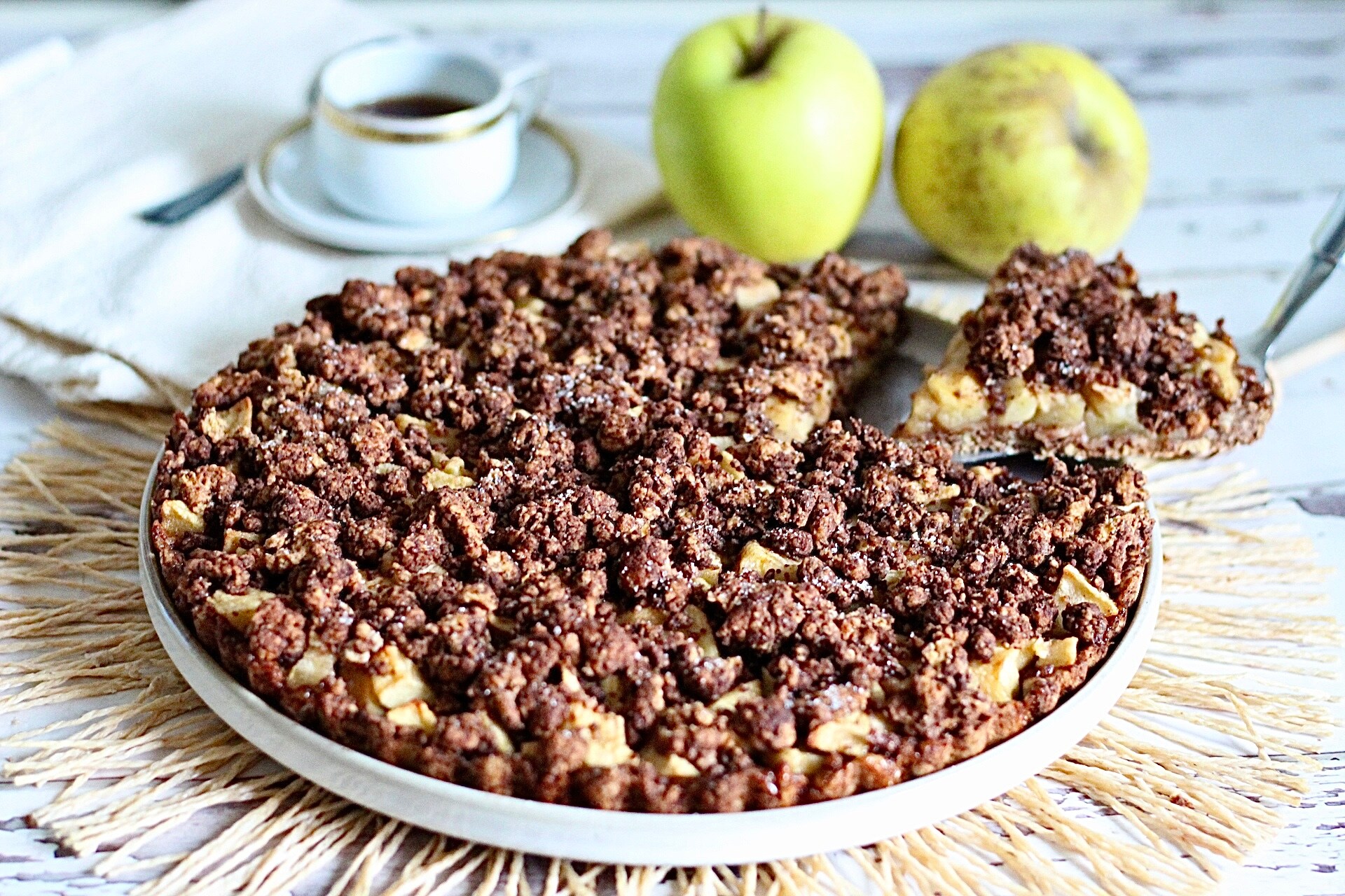 Sbrisolona de chocolate com coração doce de maçãs