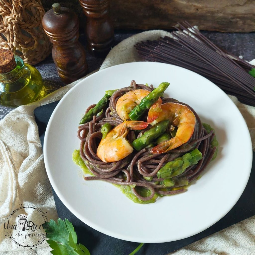 insta-pasta-venere-com-aspargos-e-camaroes