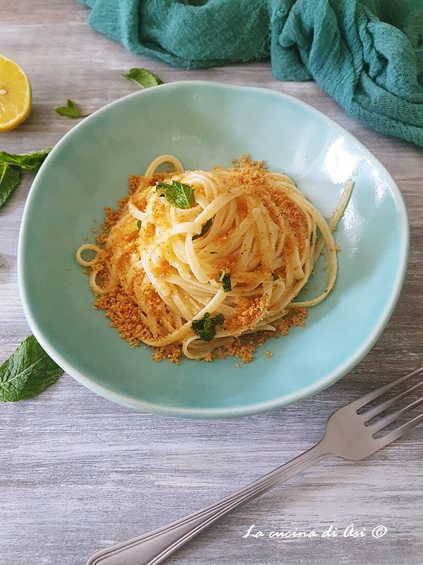 Linguine com manteiga salgada, limão, hortelã e pão ralado – Prato principal fresco e perfumado
