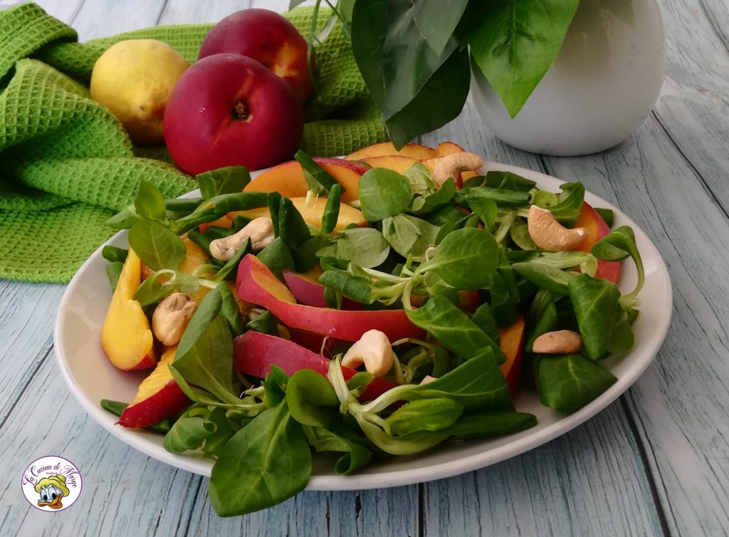 SALADA DE VERÃO COM AGRIÃO E PÊSSEGOS