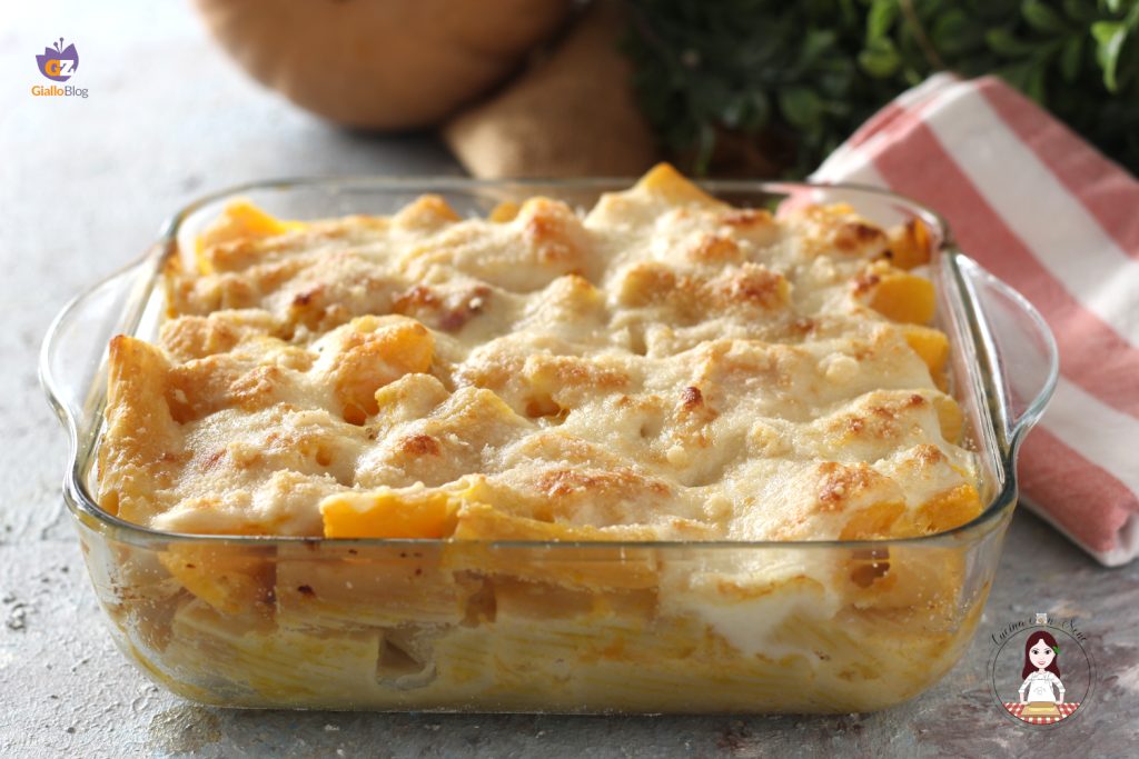 Macarrão ao forno com abóbora e bacon