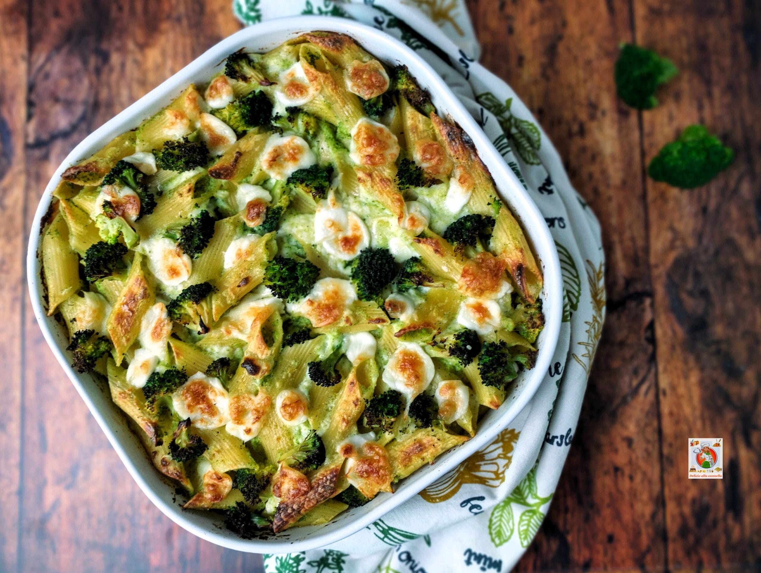 Macarrão ao Forno com Creme de Brócolis e Molho Branco: um prato saboroso e cremoso, com uma convidativa crosta dourada