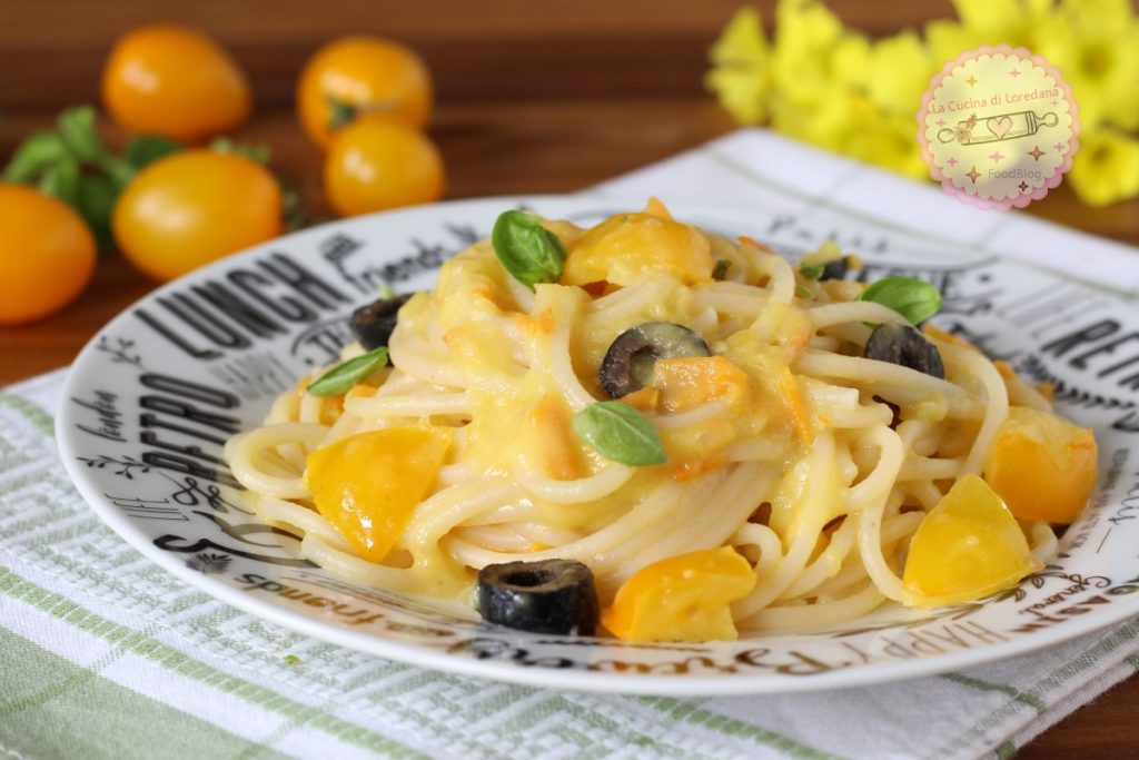macarrão com tomates cereja amarelos
