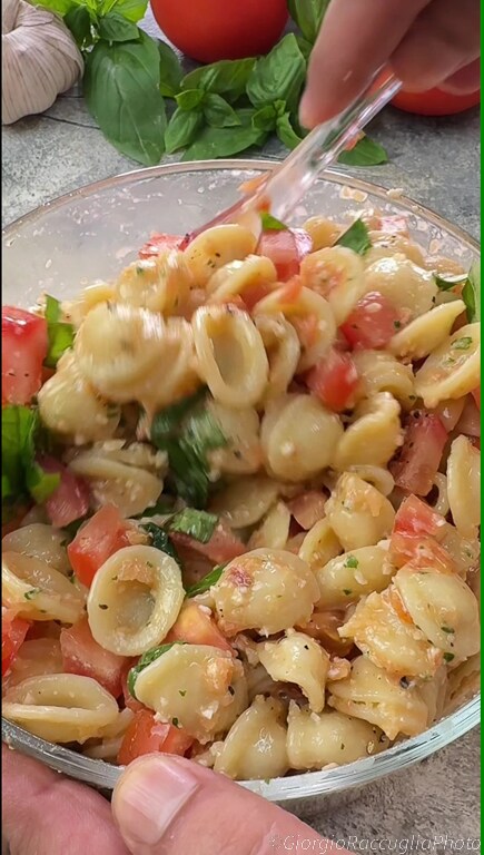 macarrão frio com pesto à trapanese